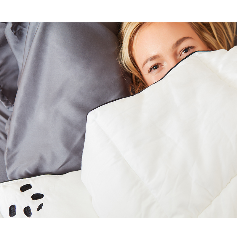 Bamboo Duvet Peekaboo Lifestyle